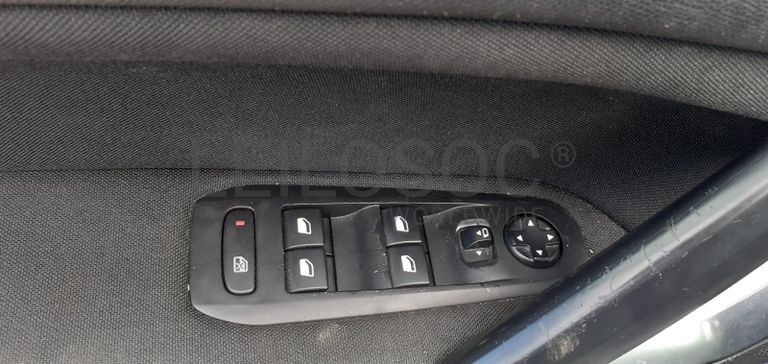 Peugeot 308 1.6 Blue HDI · Ano 2015