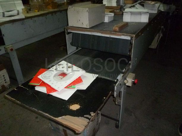 Máquina de colar caixas