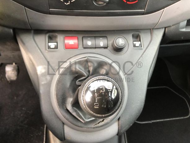 Peugeot Partner · Ano 2016