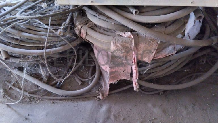 Termos acumulador + Bebedouros + Diversos + Tv + Material Informático + Cabo de Rede + Mobiliário + Bobina + Bobinas + Máquinas de corte de relva + Cabos de aço + Radiador + Armazém ·