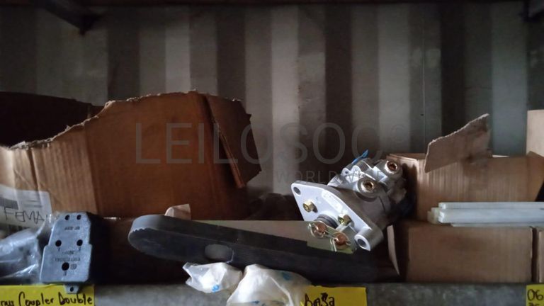 Diversos + Diversos + Gerador + Diversos + Diversos + Diversos + Diversos + Diversos + Máquina de lichar + Cimento cola + Contentor de 40P ·