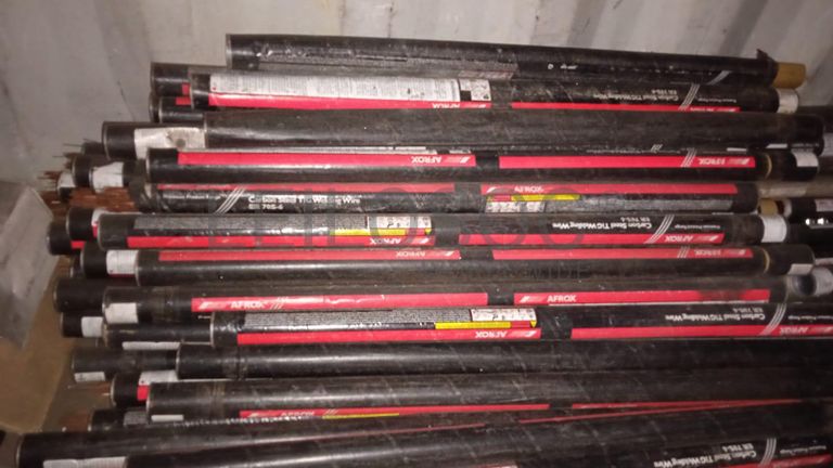 Diversos + Diversos + Gerador + Diversos + Diversos + Diversos + Diversos + Diversos + Máquina de lichar + Cimento cola + Contentor de 40P ·