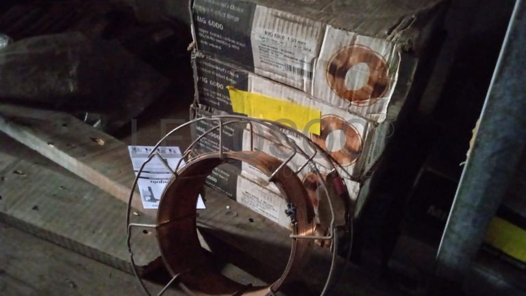 Diversos + Diversos + Gerador + Diversos + Diversos + Diversos + Diversos + Diversos + Máquina de lichar + Cimento cola + Contentor de 40P ·