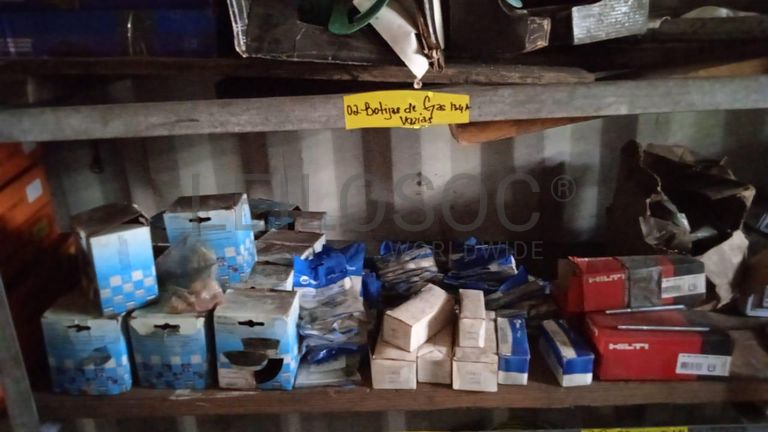 Diversos + Diversos + Gerador + Diversos + Diversos + Diversos + Diversos + Diversos + Máquina de lichar + Cimento cola + Contentor de 40P ·