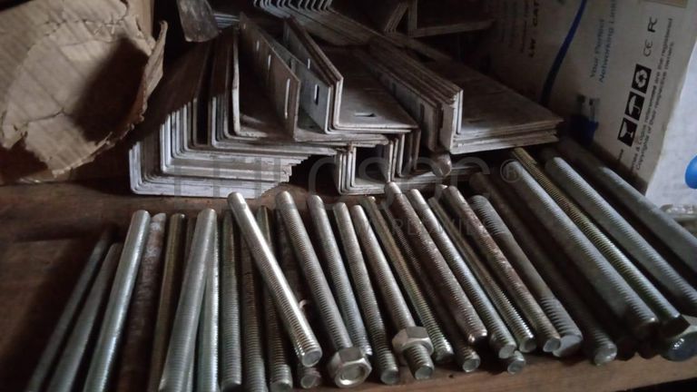 Diversos + Diversos + Gerador + Diversos + Diversos + Diversos + Diversos + Diversos + Máquina de lichar + Cimento cola + Contentor de 40P ·