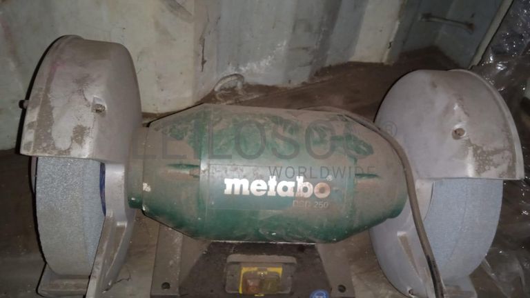 Diversos + Diversos + Gerador + Diversos + Diversos + Diversos + Diversos + Diversos + Máquina de lichar + Cimento cola + Contentor de 40P ·