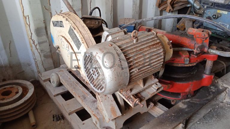 Máquina para fazer rosca + Diversos + Bomba de água + Motores + Diversos + Diversos + Bombas de água + Diversos + Diversos + Compressor de ar + Compressor de ar + Compactadora Turner Morris + Compressor de ar + Compressor Oceanos + Contentor de 40P ·