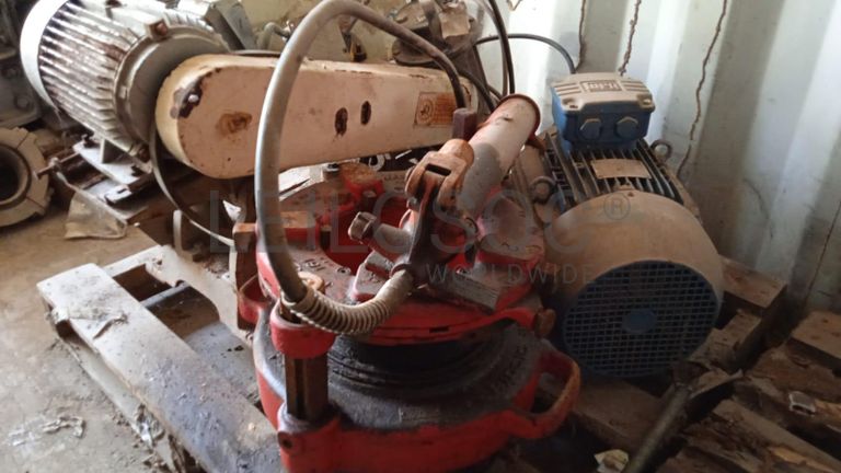 Máquina para fazer rosca + Diversos + Bomba de água + Motores + Diversos + Diversos + Bombas de água + Diversos + Diversos + Compressor de ar + Compressor de ar + Compactadora Turner Morris + Compressor de ar + Compressor Oceanos + Contentor de 40P ·