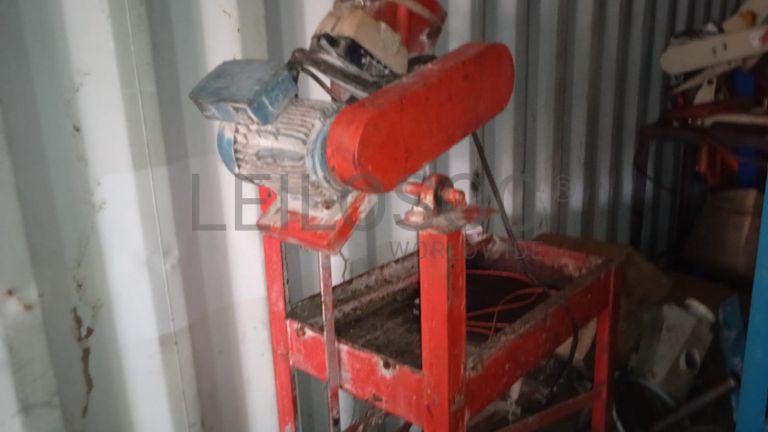 Máquina para fazer rosca + Diversos + Bomba de água + Motores + Diversos + Diversos + Bombas de água + Diversos + Diversos + Compressor de ar + Compressor de ar + Compactadora Turner Morris + Compressor de ar + Compressor Oceanos + Contentor de 40P ·