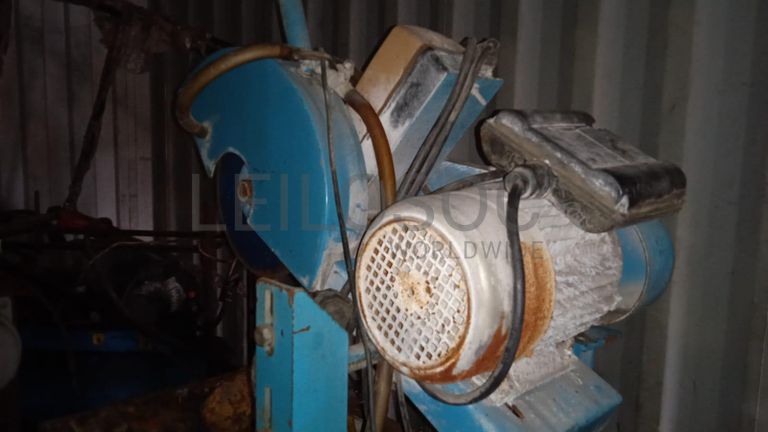 Máquina para fazer rosca + Diversos + Bomba de água + Motores + Diversos + Diversos + Bombas de água + Diversos + Diversos + Compressor de ar + Compressor de ar + Compactadora Turner Morris + Compressor de ar + Compressor Oceanos + Contentor de 40P ·