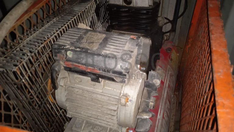 Máquina para fazer rosca + Diversos + Bomba de água + Motores + Diversos + Diversos + Bombas de água + Diversos + Diversos + Compressor de ar + Compressor de ar + Compactadora Turner Morris + Compressor de ar + Compressor Oceanos + Contentor de 40P ·