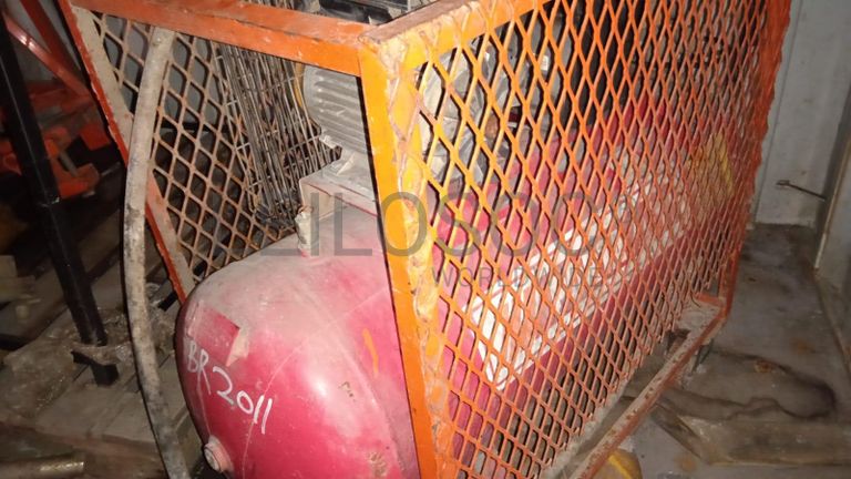 Máquina para fazer rosca + Diversos + Bomba de água + Motores + Diversos + Diversos + Bombas de água + Diversos + Diversos + Compressor de ar + Compressor de ar + Compactadora Turner Morris + Compressor de ar + Compressor Oceanos + Contentor de 40P ·