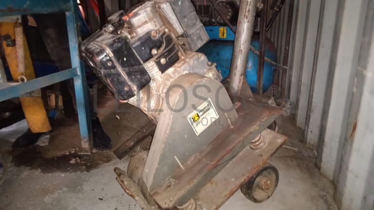 Máquina para fazer rosca + Diversos + Bomba de água + Motores + Diversos + Diversos + Bombas de água + Diversos + Diversos + Compressor de ar + Compressor de ar + Compactadora Turner Morris + Compressor de ar + Compressor Oceanos + Contentor de 40P ·