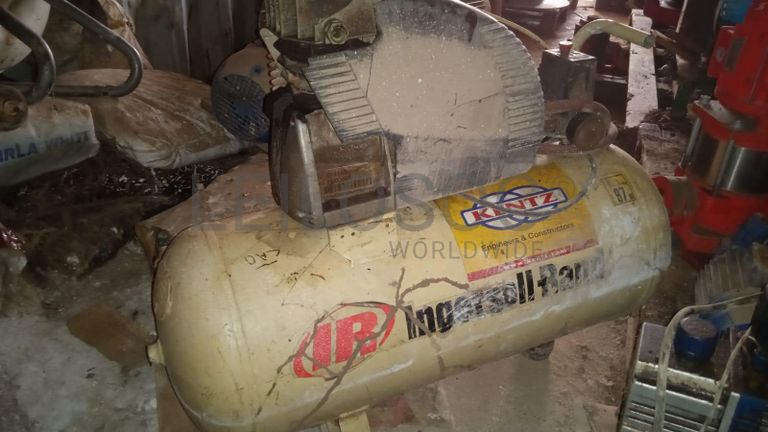 Máquina para fazer rosca + Diversos + Bomba de água + Motores + Diversos + Diversos + Bombas de água + Diversos + Diversos + Compressor de ar + Compressor de ar + Compactadora Turner Morris + Compressor de ar + Compressor Oceanos + Contentor de 40P ·