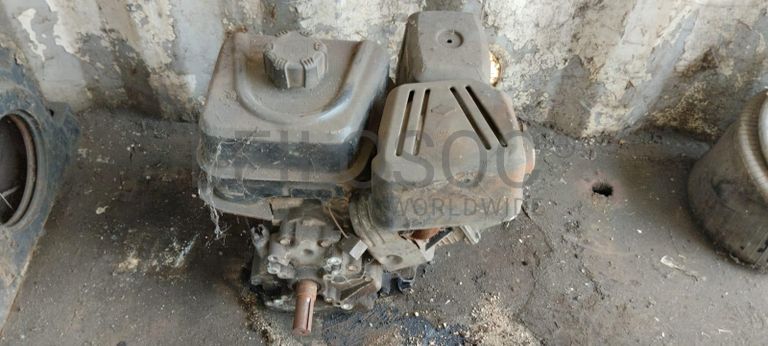 Máquinas teste da carga + Radiadores + Motor + Caixa de velocidade + Veios de transmissão, + Diversos + Contentor de 40P ·