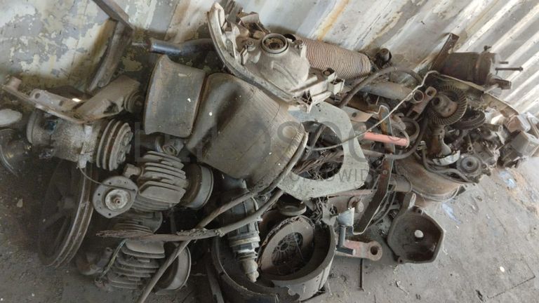 Máquinas teste da carga + Radiadores + Motor + Caixa de velocidade + Veios de transmissão, + Diversos + Contentor de 40P ·