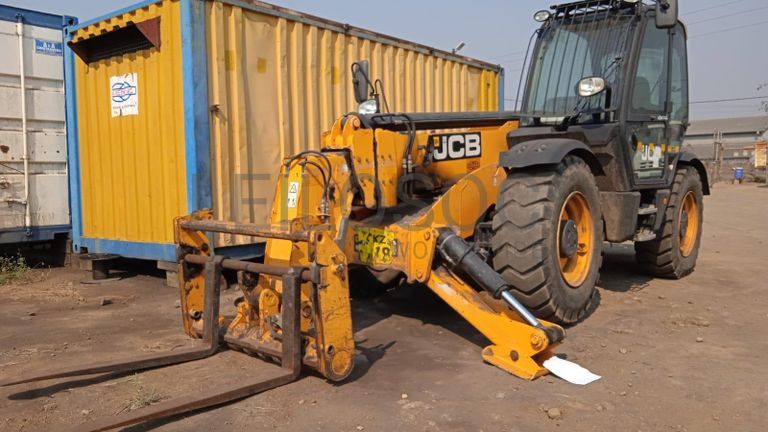 JCB 535-140 ·