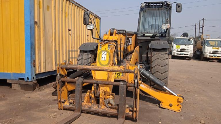 JCB 535-140 ·