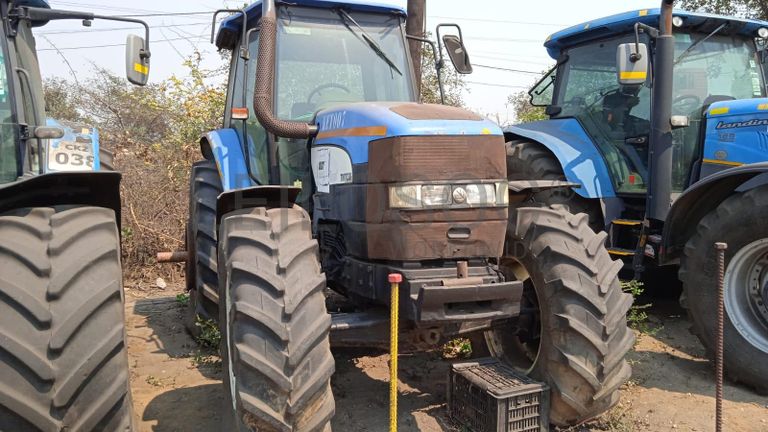 NEW HOLLAND TM7030 ·