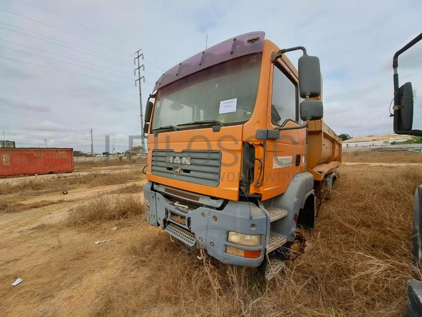 Camião basculante MAN · Belas
