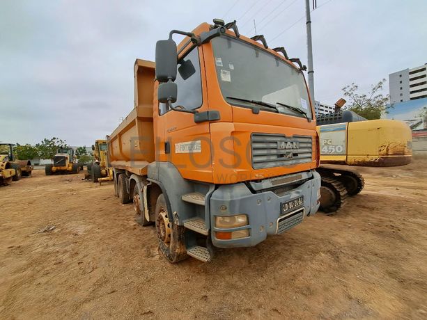 Camião basculante MAN · Belas