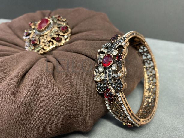 Brincos + Alfinete + Brincos + Pulseira