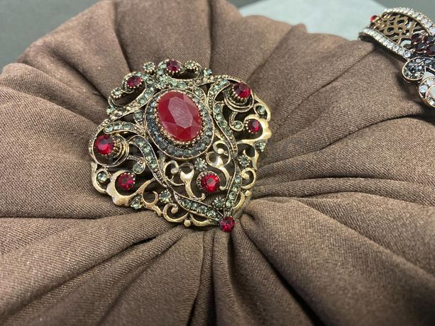 Brincos + Alfinete + Brincos + Pulseira