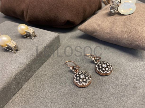 Brincos + Alfinete + Brincos + Pulseira