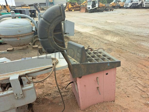 MAQ. DE CALIBRAR PNEUS · Viana