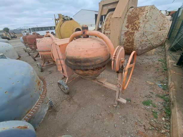 BETONEIRA ELÉCTRICA · Viana