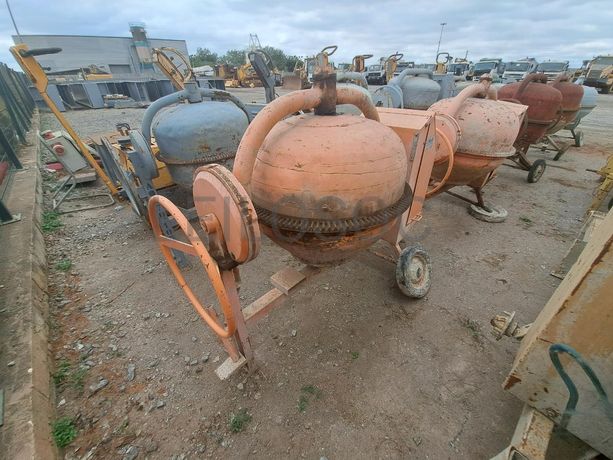 BETONEIRA ELÉCTRICA · Viana