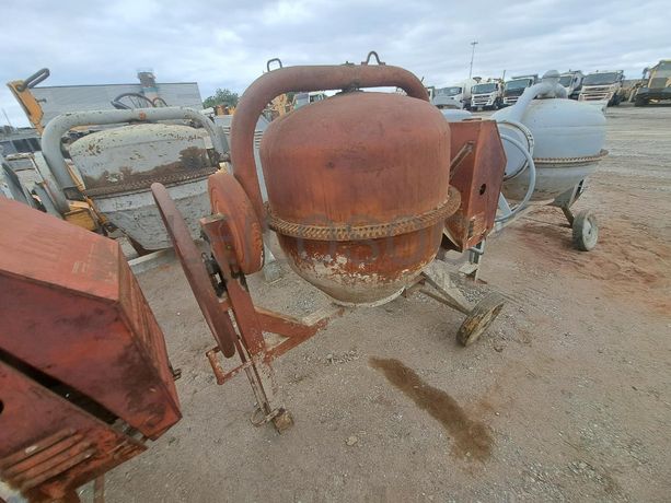 BETONEIRA DIESEL · Viana