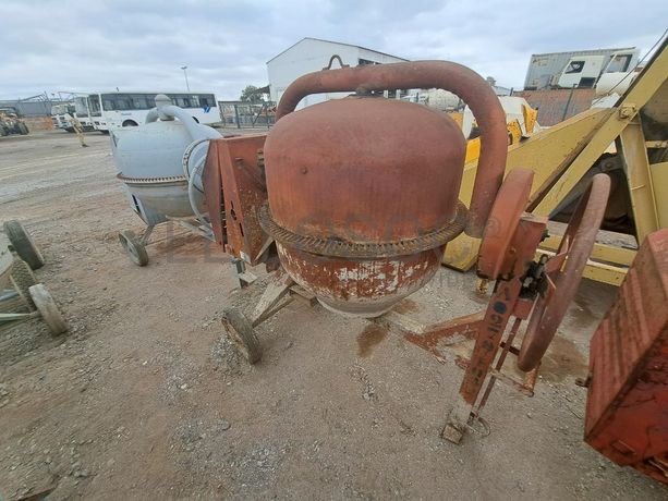 BETONEIRA DIESEL · Viana