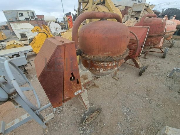 BETONEIRA DIESEL · Viana