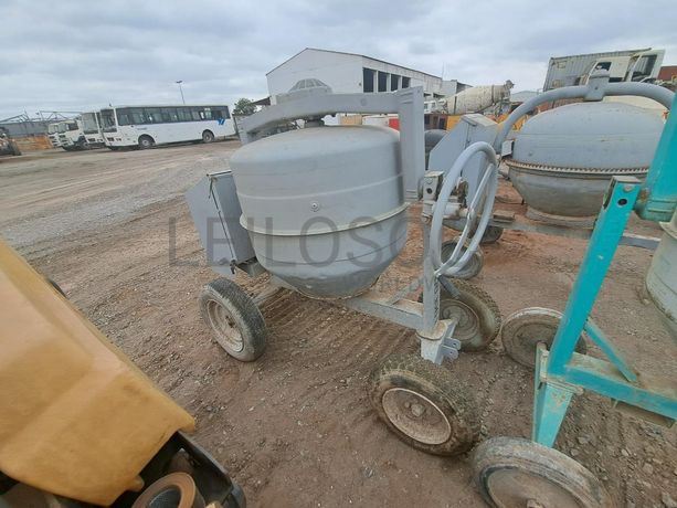 BETONEIRA DIESEL · Viana