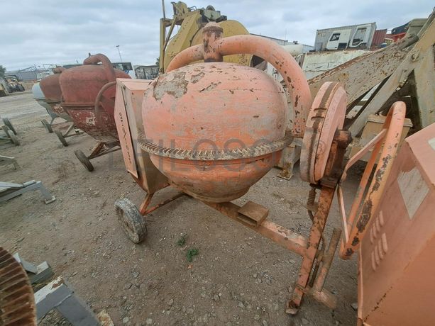 BETONEIRA DIESEL · Viana