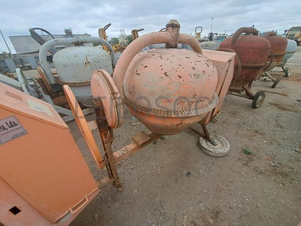 BETONEIRA DIESEL · Viana