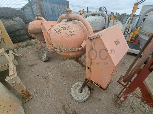 BETONEIRA DIESEL · Viana