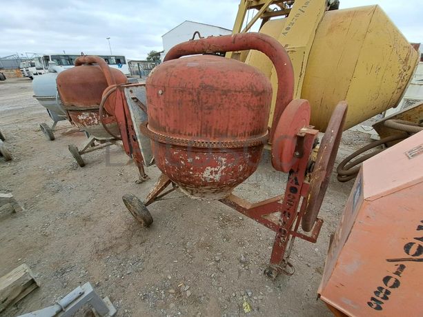 BETONEIRA DIESEL · Viana