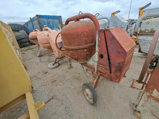BETONEIRA DIESEL · Viana