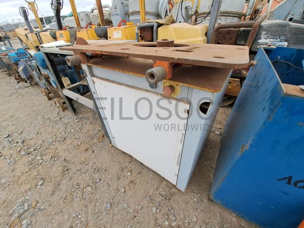 MAQ.MOLDAR FERRO · Viana