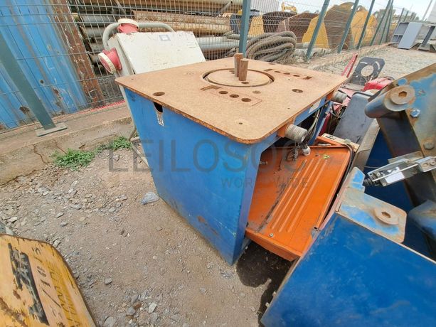 MAQ.MOLDAR FERRO · Viana