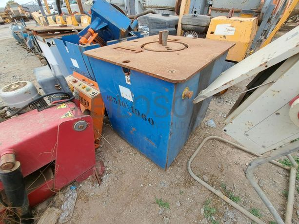 MAQ.MOLDAR FERRO · Viana