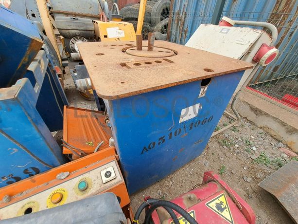 MAQ.MOLDAR FERRO · Viana