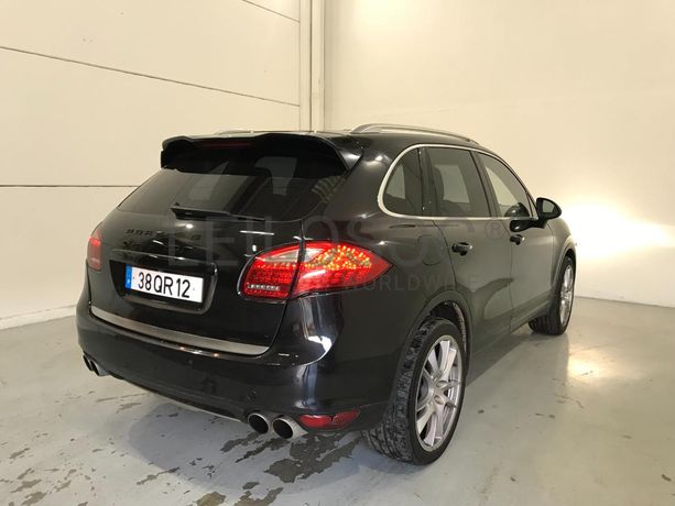 Porsche Cayenne 4.8 Turbo V8 · Ano 2010