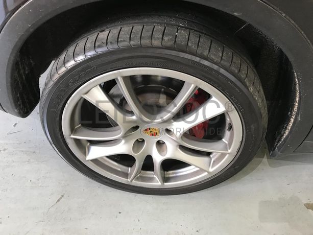 Porsche Cayenne 4.8 Turbo V8 · Ano 2010