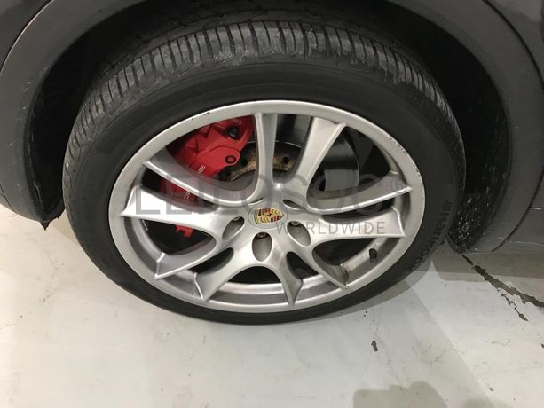 Porsche Cayenne 4.8 Turbo V8 · Ano 2010
