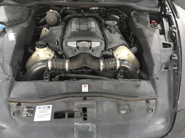 Porsche Cayenne 4.8 Turbo V8 · Ano 2010