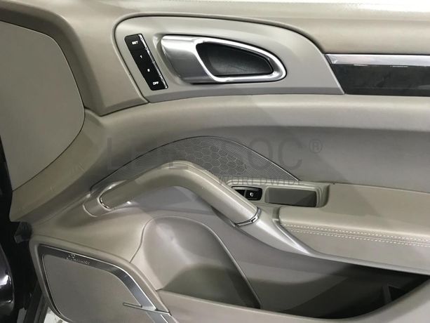 Porsche Cayenne 4.8 Turbo V8 · Ano 2010