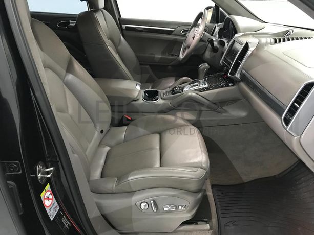 Porsche Cayenne 4.8 Turbo V8 · Ano 2010